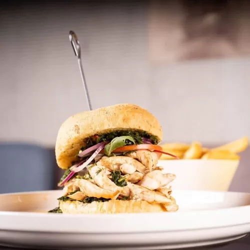 Le Chef Trahi chicken burger
